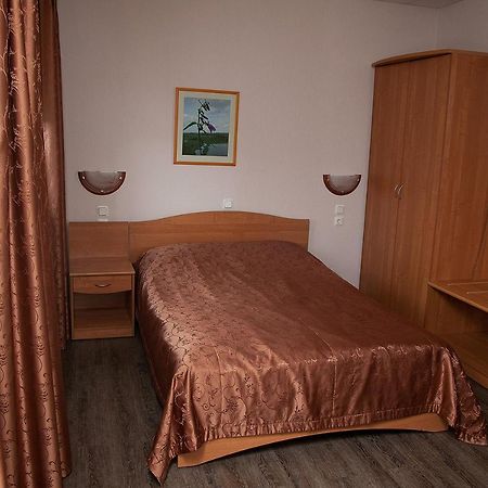 Kolos Hotel Pskov Esterno foto